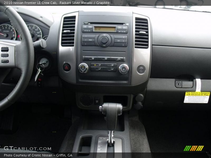Radiant Silver Metallic / Graphite 2010 Nissan Frontier LE Crew Cab