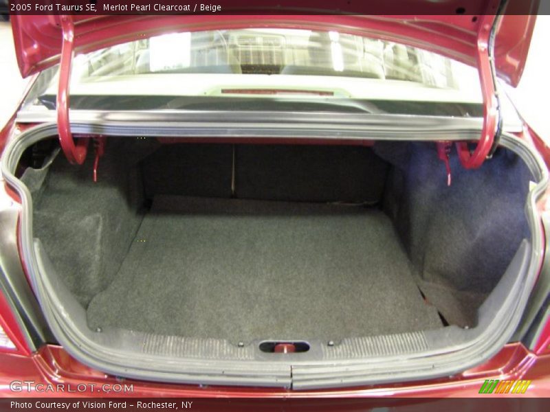 Merlot Pearl Clearcoat / Beige 2005 Ford Taurus SE