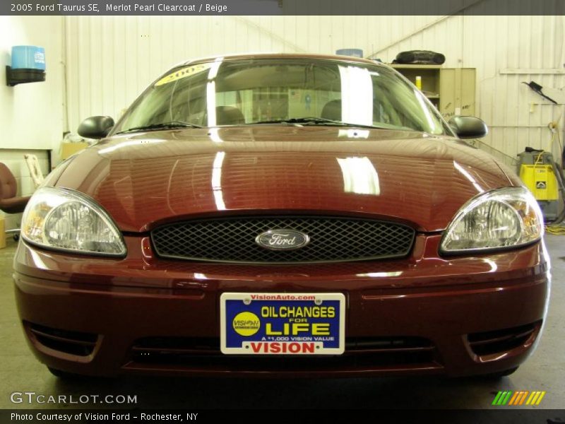 Merlot Pearl Clearcoat / Beige 2005 Ford Taurus SE