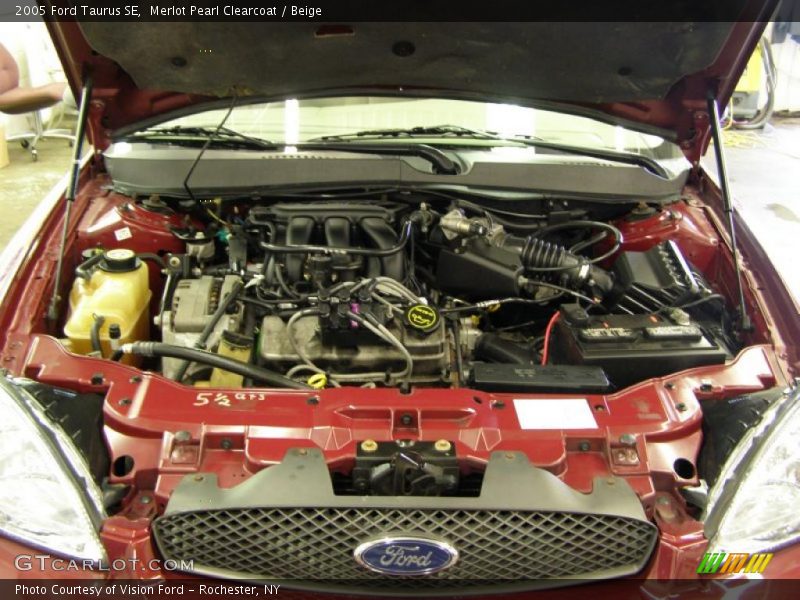 Merlot Pearl Clearcoat / Beige 2005 Ford Taurus SE