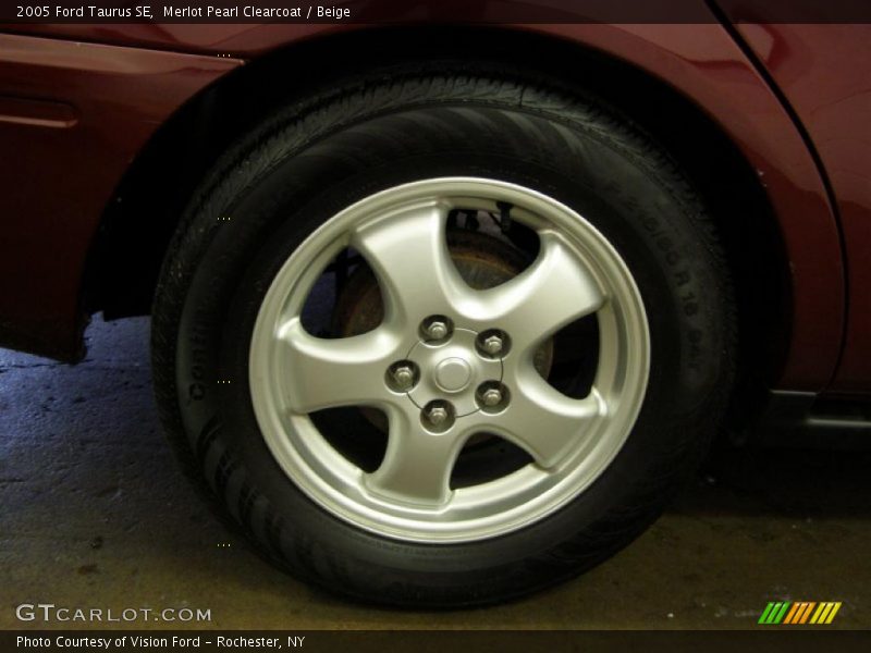 Merlot Pearl Clearcoat / Beige 2005 Ford Taurus SE