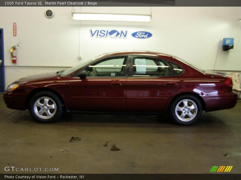 Merlot Pearl Clearcoat / Beige 2005 Ford Taurus SE