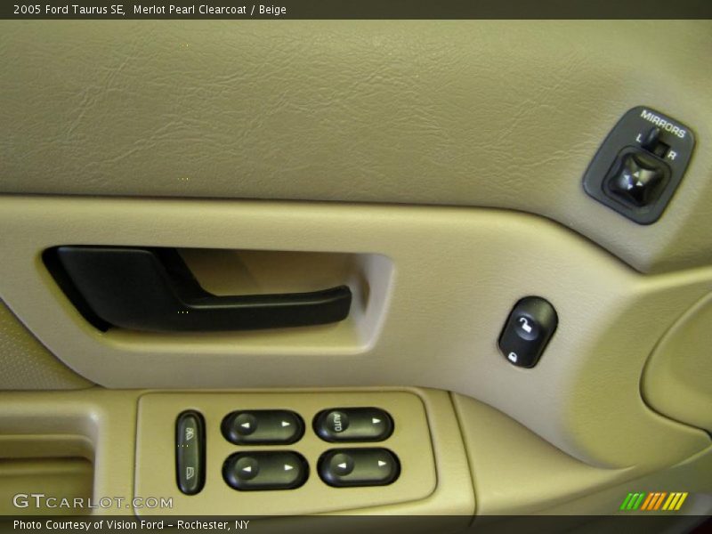 Merlot Pearl Clearcoat / Beige 2005 Ford Taurus SE