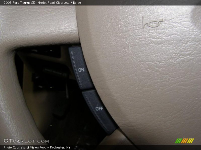 Merlot Pearl Clearcoat / Beige 2005 Ford Taurus SE