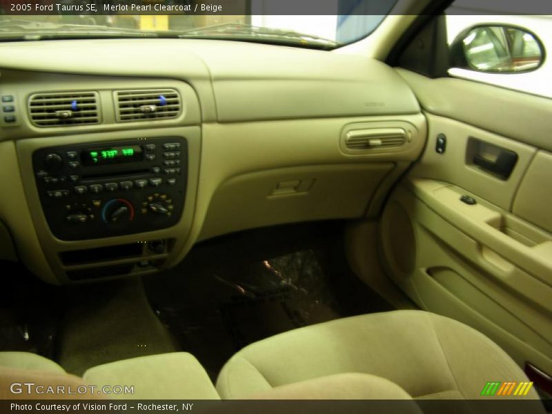 Merlot Pearl Clearcoat / Beige 2005 Ford Taurus SE