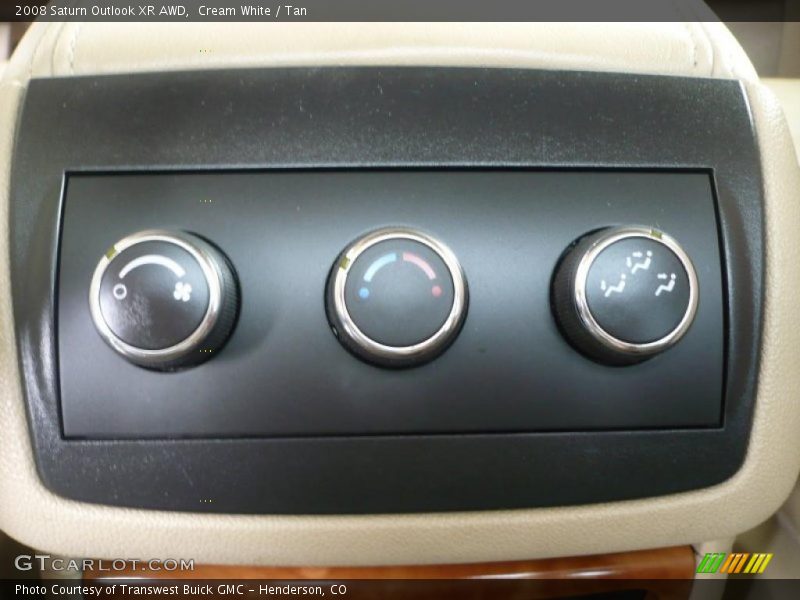 Cream White / Tan 2008 Saturn Outlook XR AWD
