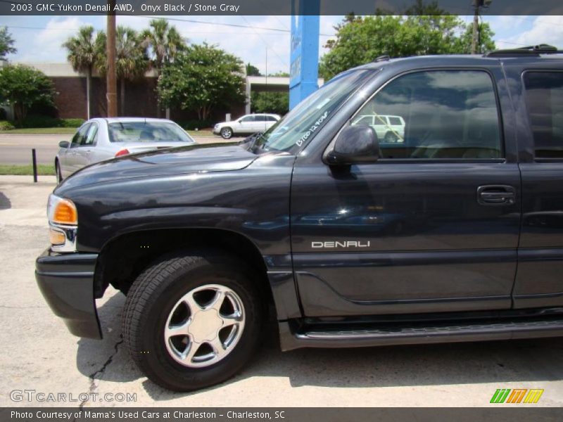 Onyx Black / Stone Gray 2003 GMC Yukon Denali AWD