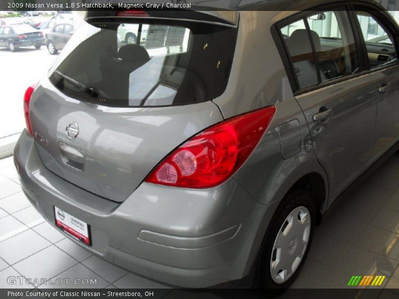 Magnetic Gray / Charcoal 2009 Nissan Versa 1.8 S Hatchback