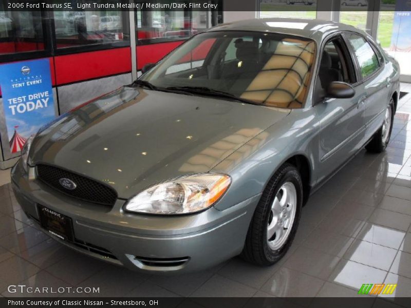 Light Tundra Metallic / Medium/Dark Flint Grey 2006 Ford Taurus SE