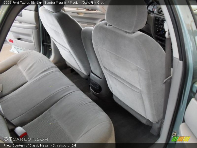 Light Tundra Metallic / Medium/Dark Flint Grey 2006 Ford Taurus SE