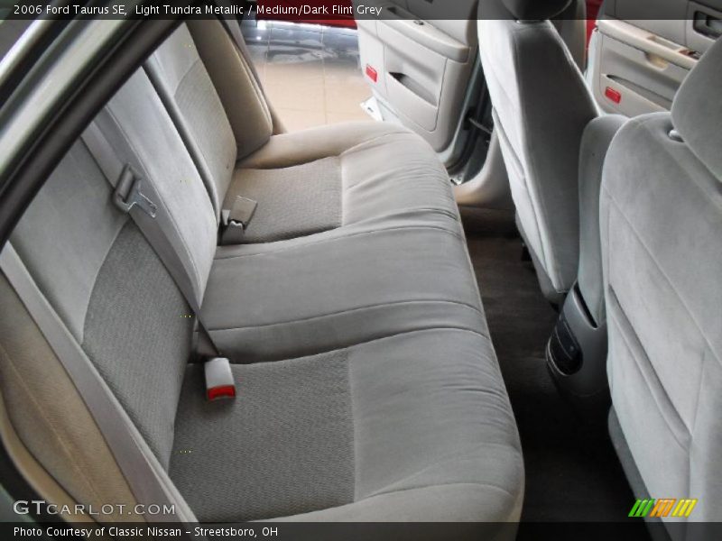 Light Tundra Metallic / Medium/Dark Flint Grey 2006 Ford Taurus SE