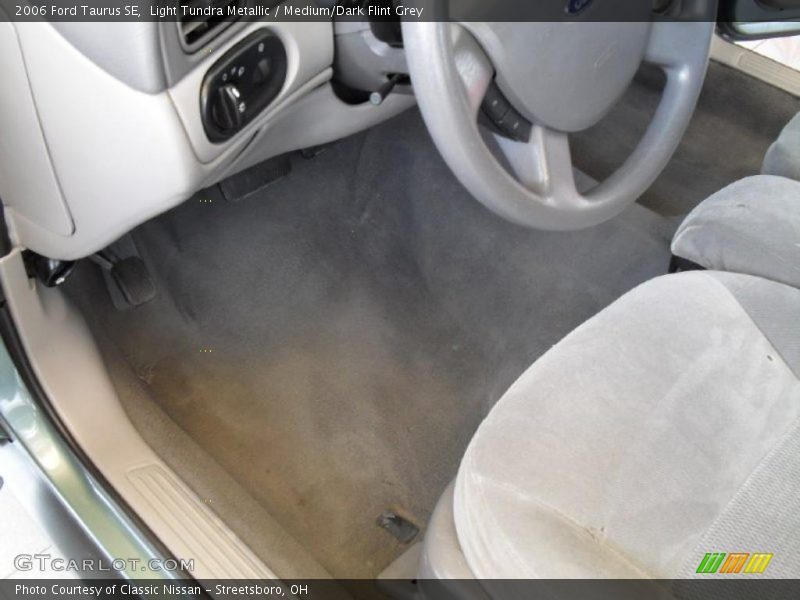Light Tundra Metallic / Medium/Dark Flint Grey 2006 Ford Taurus SE
