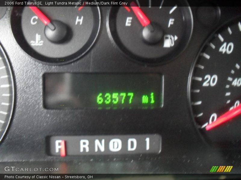 Light Tundra Metallic / Medium/Dark Flint Grey 2006 Ford Taurus SE