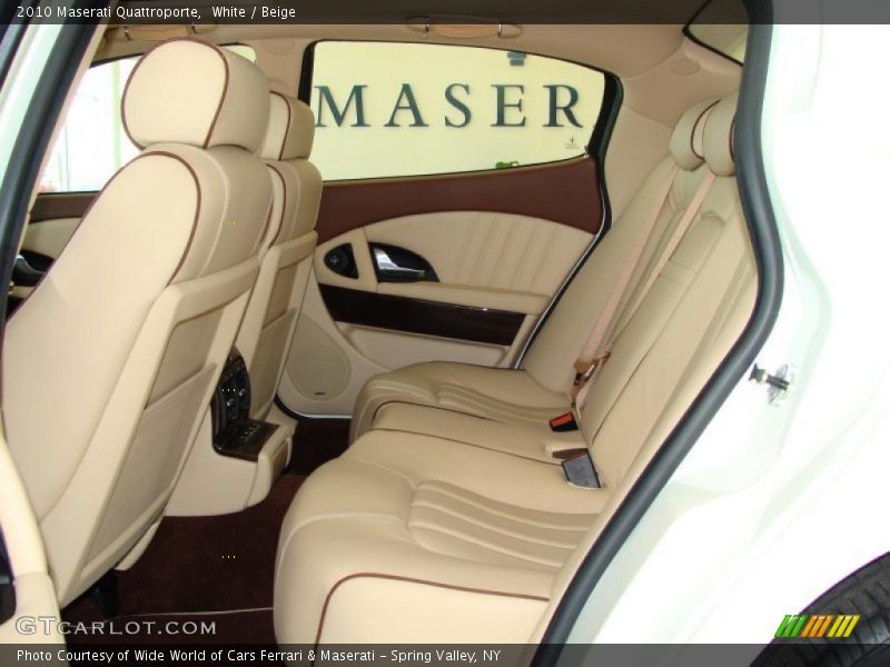White / Beige 2010 Maserati Quattroporte