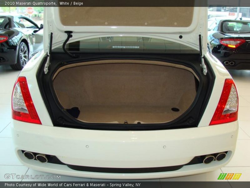 White / Beige 2010 Maserati Quattroporte