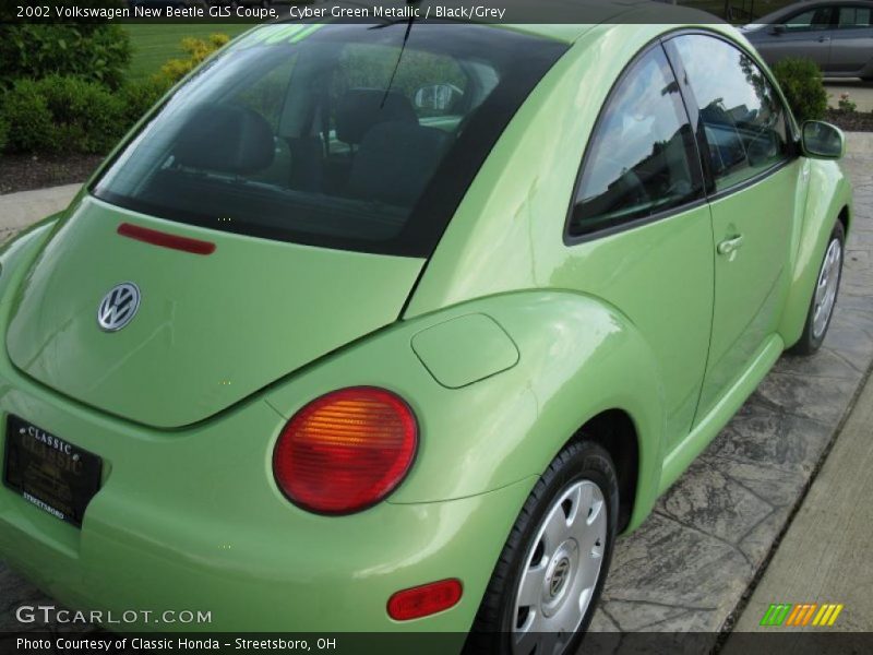 Cyber Green Metallic / Black/Grey 2002 Volkswagen New Beetle GLS Coupe
