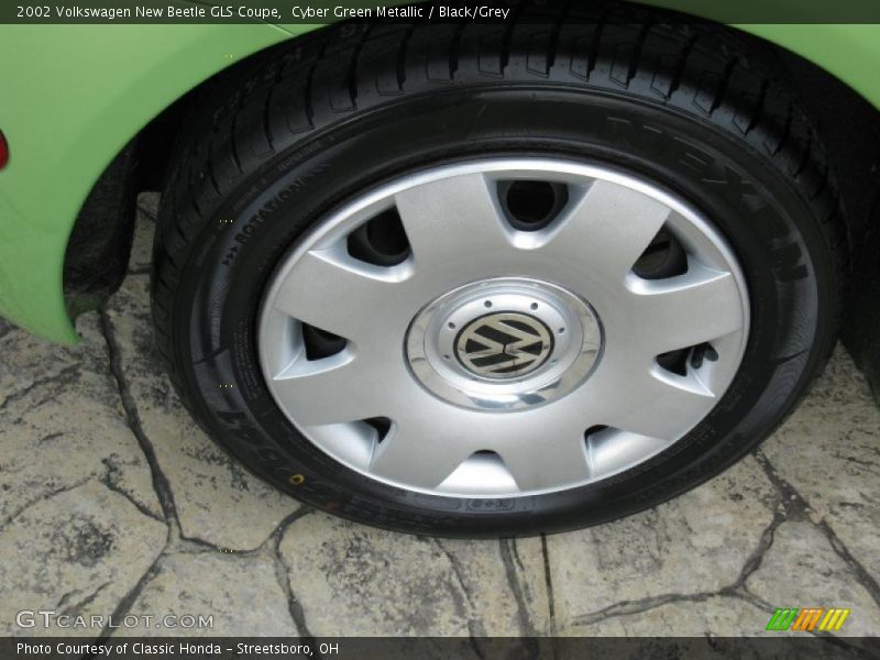 Cyber Green Metallic / Black/Grey 2002 Volkswagen New Beetle GLS Coupe