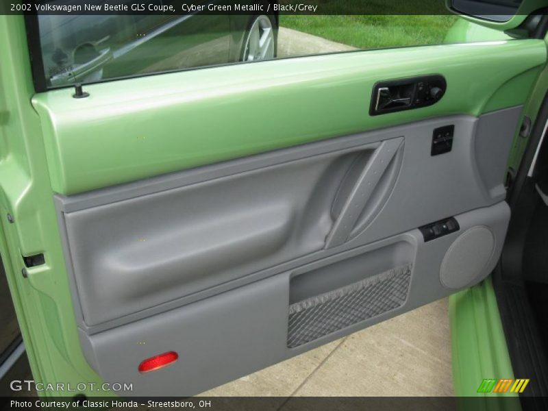 Cyber Green Metallic / Black/Grey 2002 Volkswagen New Beetle GLS Coupe