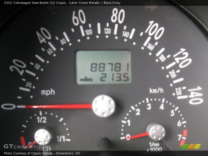 Cyber Green Metallic / Black/Grey 2002 Volkswagen New Beetle GLS Coupe