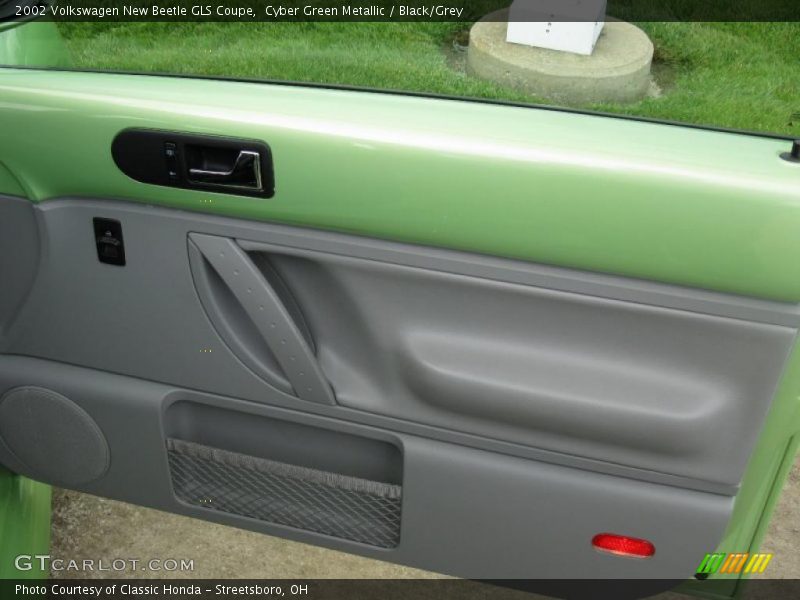 Cyber Green Metallic / Black/Grey 2002 Volkswagen New Beetle GLS Coupe