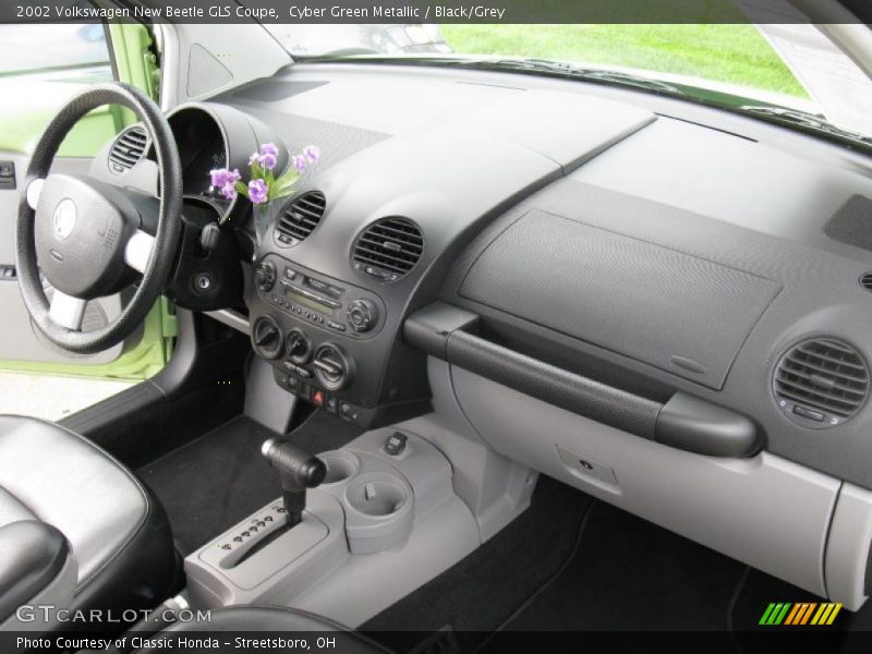 Cyber Green Metallic / Black/Grey 2002 Volkswagen New Beetle GLS Coupe