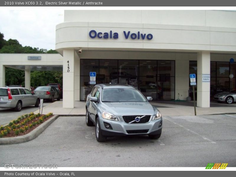 Electric Silver Metallic / Anthracite 2010 Volvo XC60 3.2