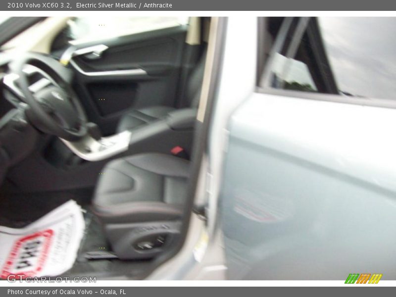 Electric Silver Metallic / Anthracite 2010 Volvo XC60 3.2