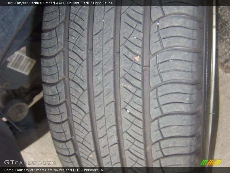 Brilliant Black / Light Taupe 2005 Chrysler Pacifica Limited AWD