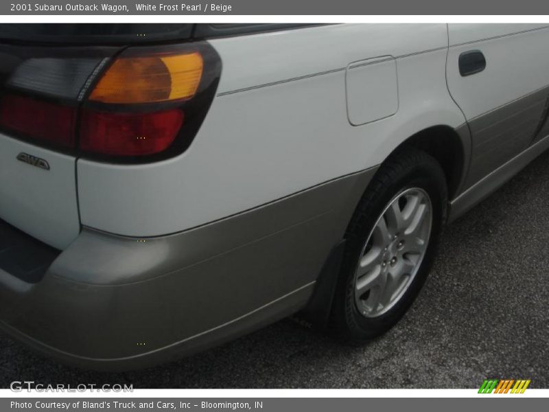 White Frost Pearl / Beige 2001 Subaru Outback Wagon
