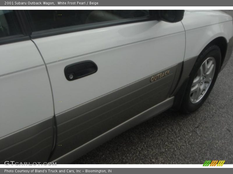 White Frost Pearl / Beige 2001 Subaru Outback Wagon