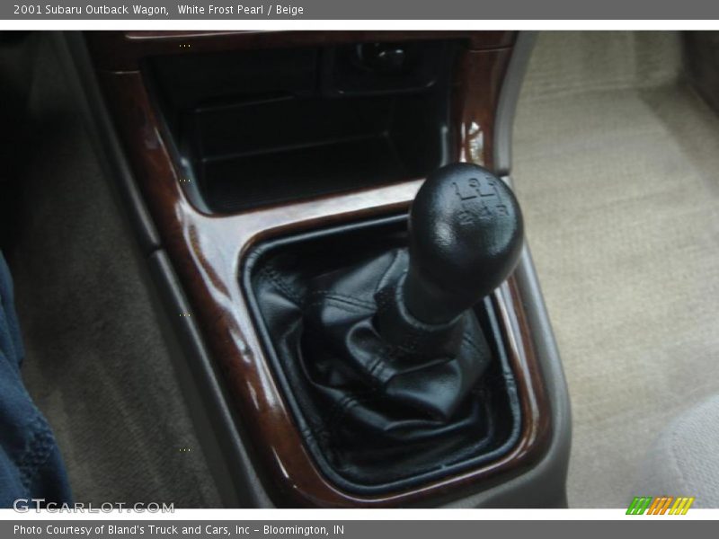 White Frost Pearl / Beige 2001 Subaru Outback Wagon