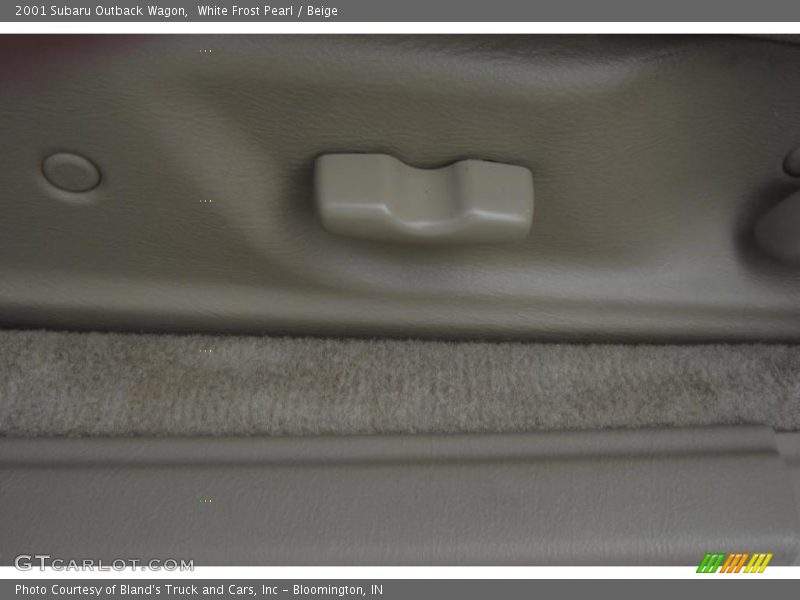 White Frost Pearl / Beige 2001 Subaru Outback Wagon
