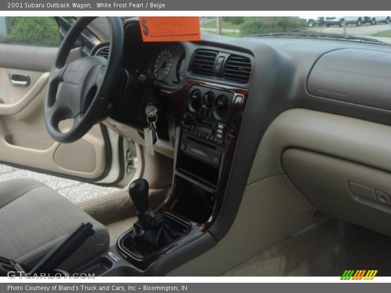 White Frost Pearl / Beige 2001 Subaru Outback Wagon