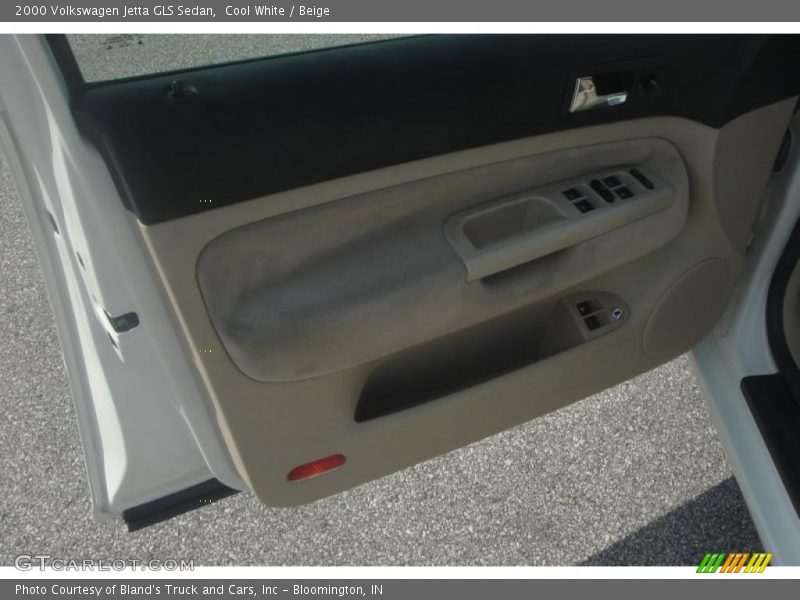 Cool White / Beige 2000 Volkswagen Jetta GLS Sedan
