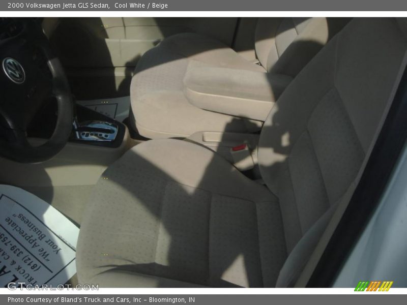 Cool White / Beige 2000 Volkswagen Jetta GLS Sedan