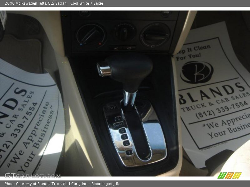 Cool White / Beige 2000 Volkswagen Jetta GLS Sedan