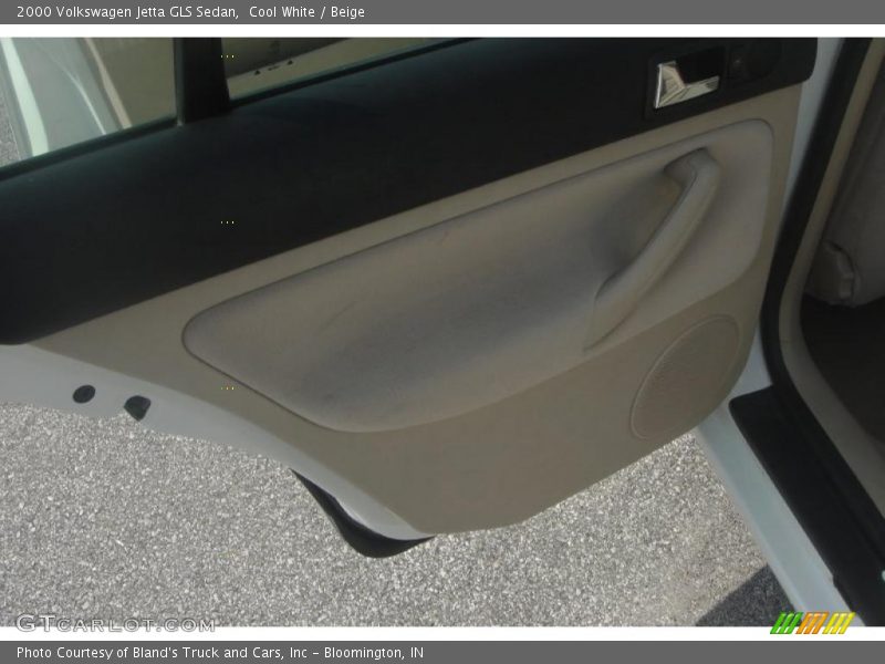 Cool White / Beige 2000 Volkswagen Jetta GLS Sedan