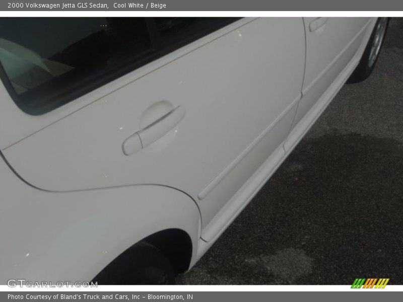 Cool White / Beige 2000 Volkswagen Jetta GLS Sedan