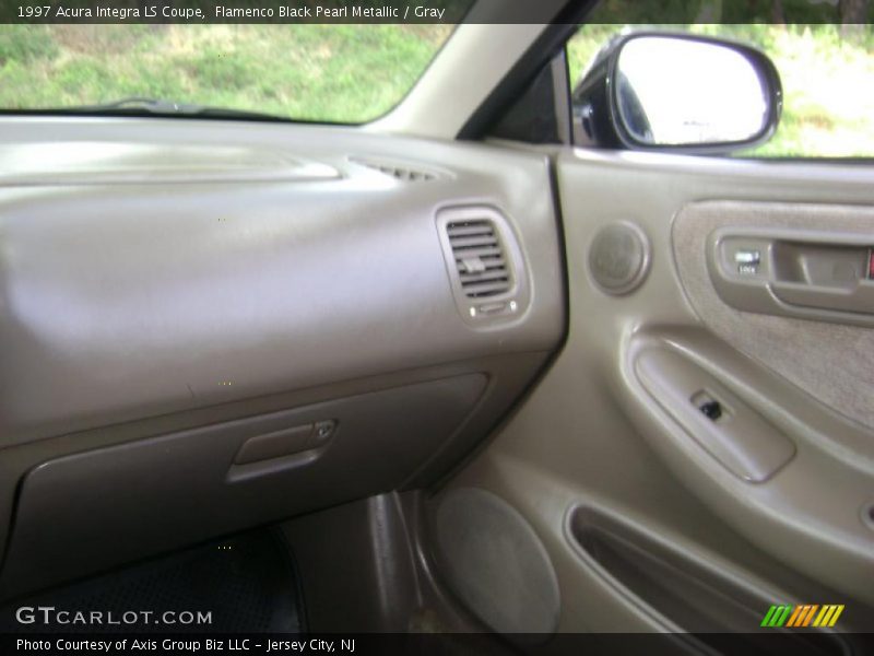 Flamenco Black Pearl Metallic / Gray 1997 Acura Integra LS Coupe