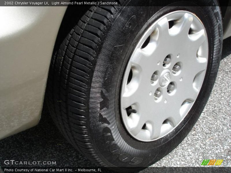 Light Almond Pearl Metallic / Sandstone 2002 Chrysler Voyager LX