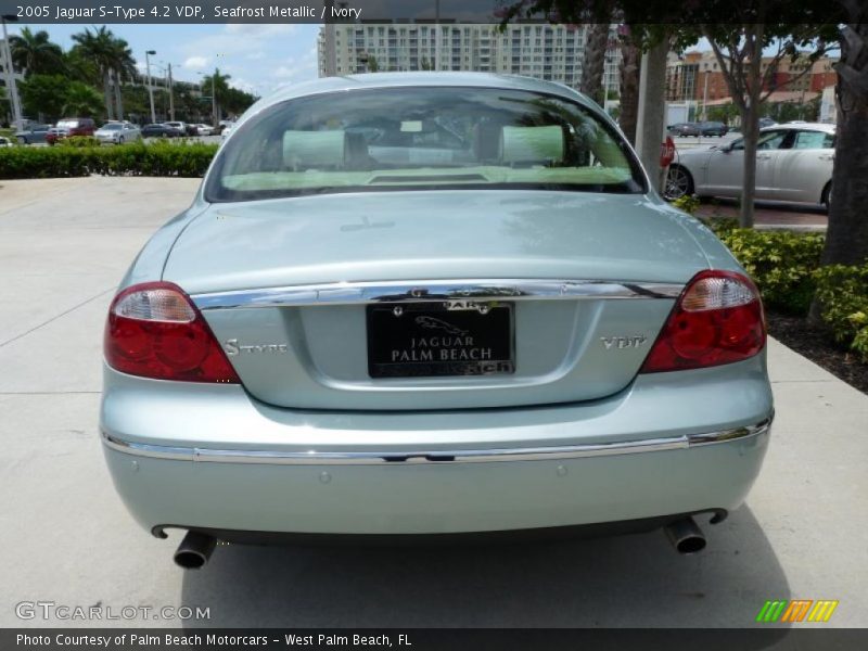 Seafrost Metallic / Ivory 2005 Jaguar S-Type 4.2 VDP