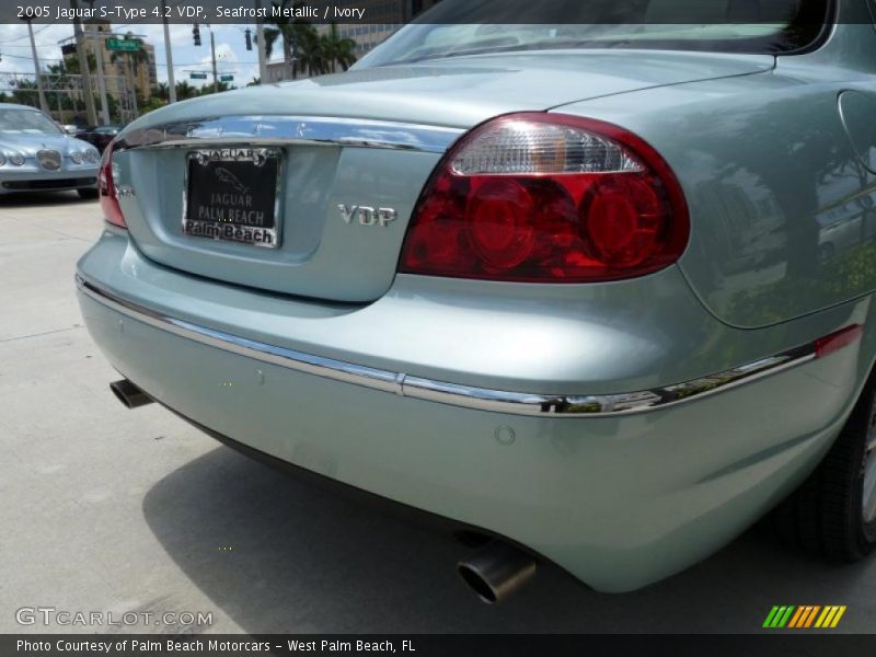 Seafrost Metallic / Ivory 2005 Jaguar S-Type 4.2 VDP