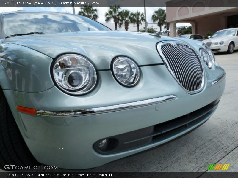 Seafrost Metallic / Ivory 2005 Jaguar S-Type 4.2 VDP