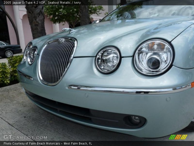 Seafrost Metallic / Ivory 2005 Jaguar S-Type 4.2 VDP