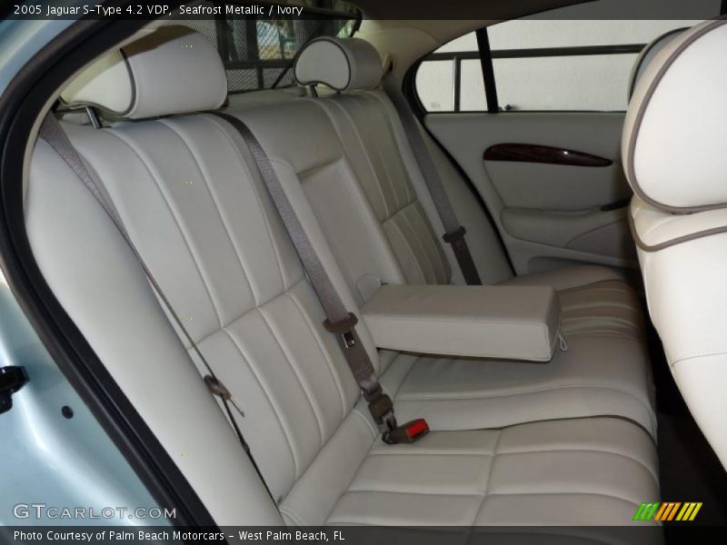 Seafrost Metallic / Ivory 2005 Jaguar S-Type 4.2 VDP