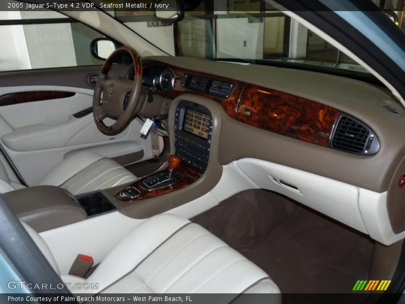 Seafrost Metallic / Ivory 2005 Jaguar S-Type 4.2 VDP
