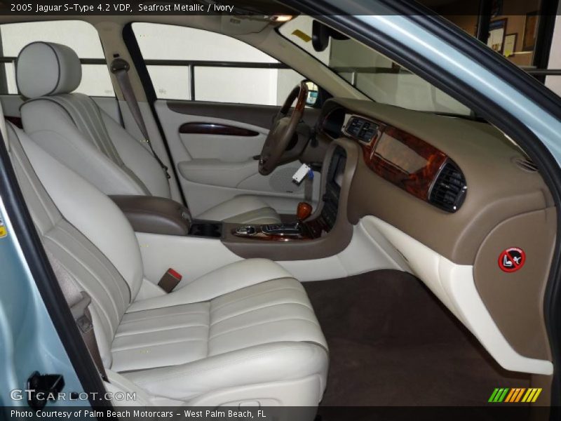 Seafrost Metallic / Ivory 2005 Jaguar S-Type 4.2 VDP