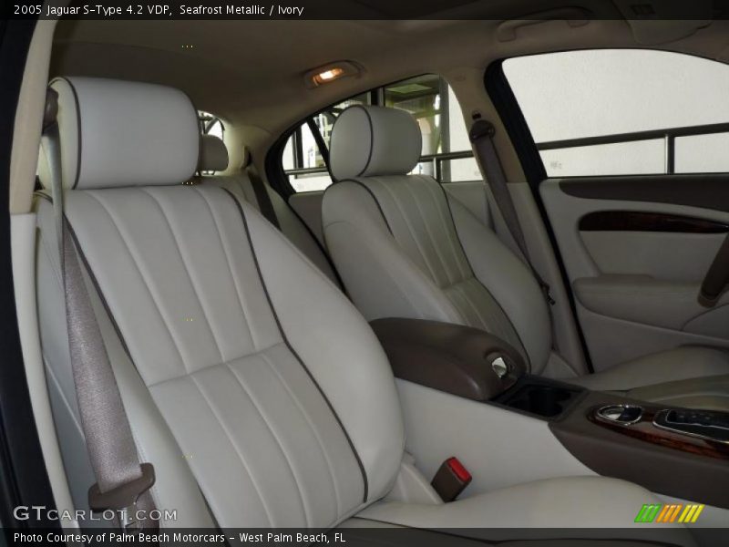 Seafrost Metallic / Ivory 2005 Jaguar S-Type 4.2 VDP