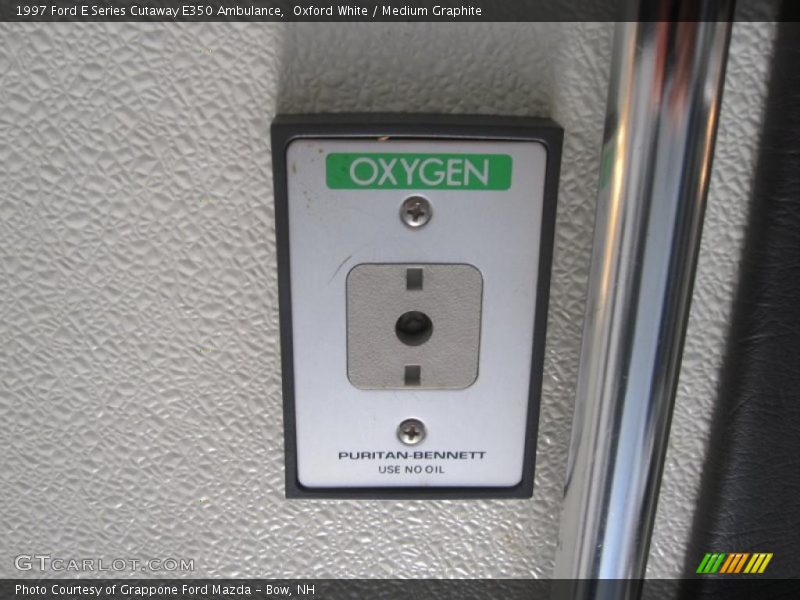 Oxford White / Medium Graphite 1997 Ford E Series Cutaway E350 Ambulance