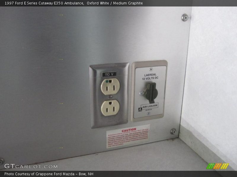 Oxford White / Medium Graphite 1997 Ford E Series Cutaway E350 Ambulance